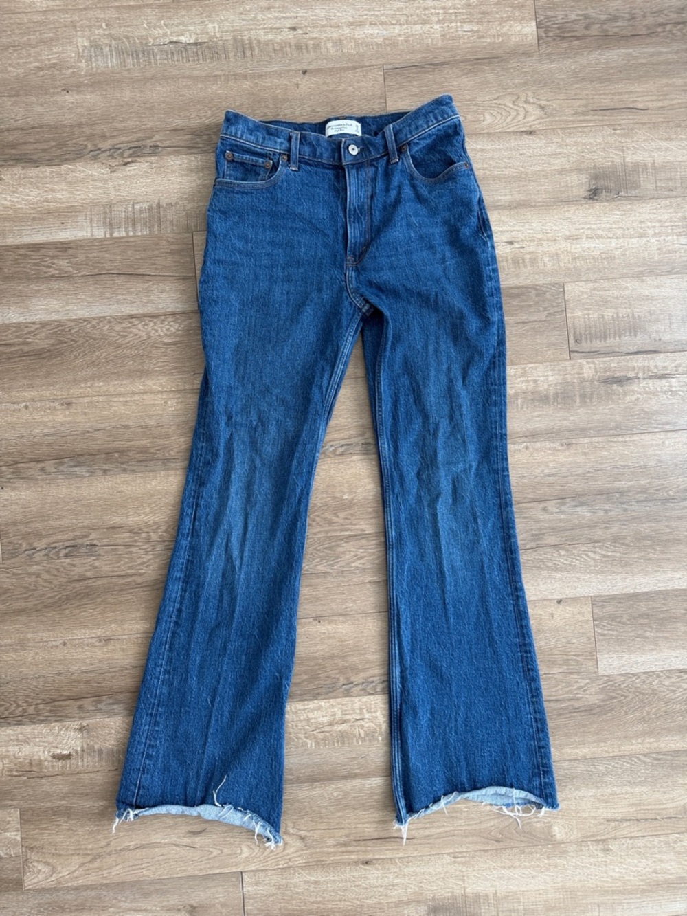 Abercrombie & Fitch High-Rise Vintage Flare Long Jeans with Frayed Hem